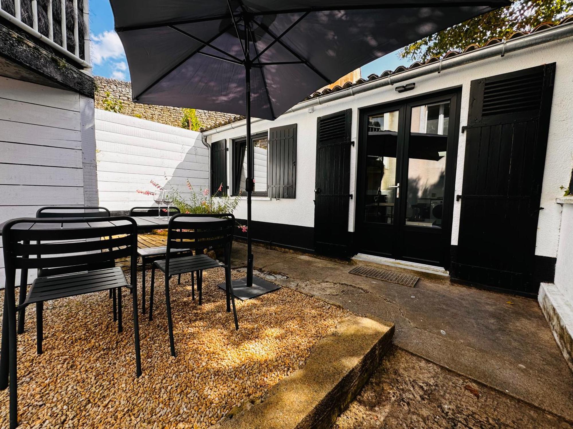 Апартаменты Le Petit Re, Hypercentre, Garage Prive, Terrasse Ньор Экстерьер фото