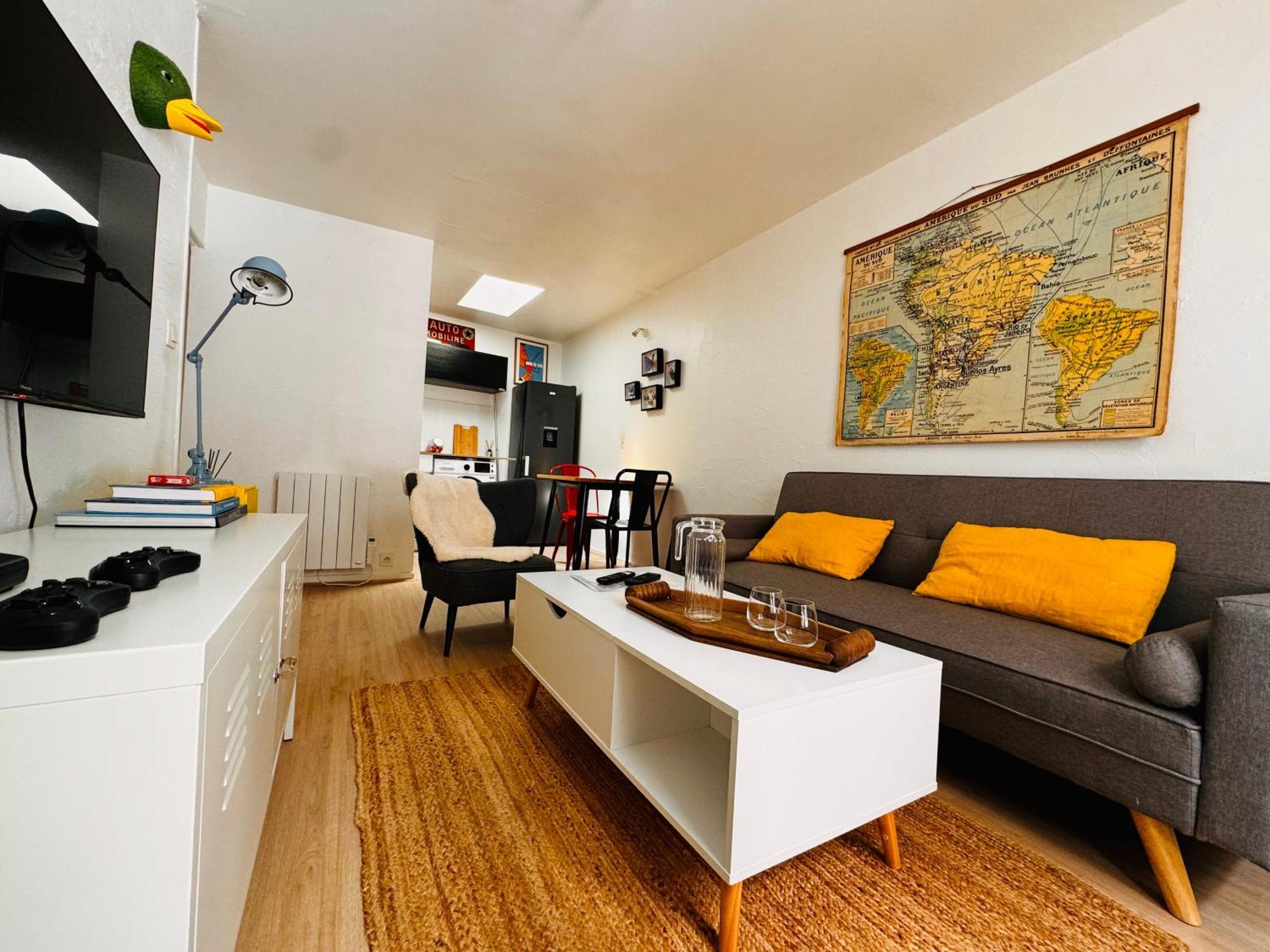 Апартаменты Le Petit Re, Hypercentre, Garage Prive, Terrasse Ньор Экстерьер фото