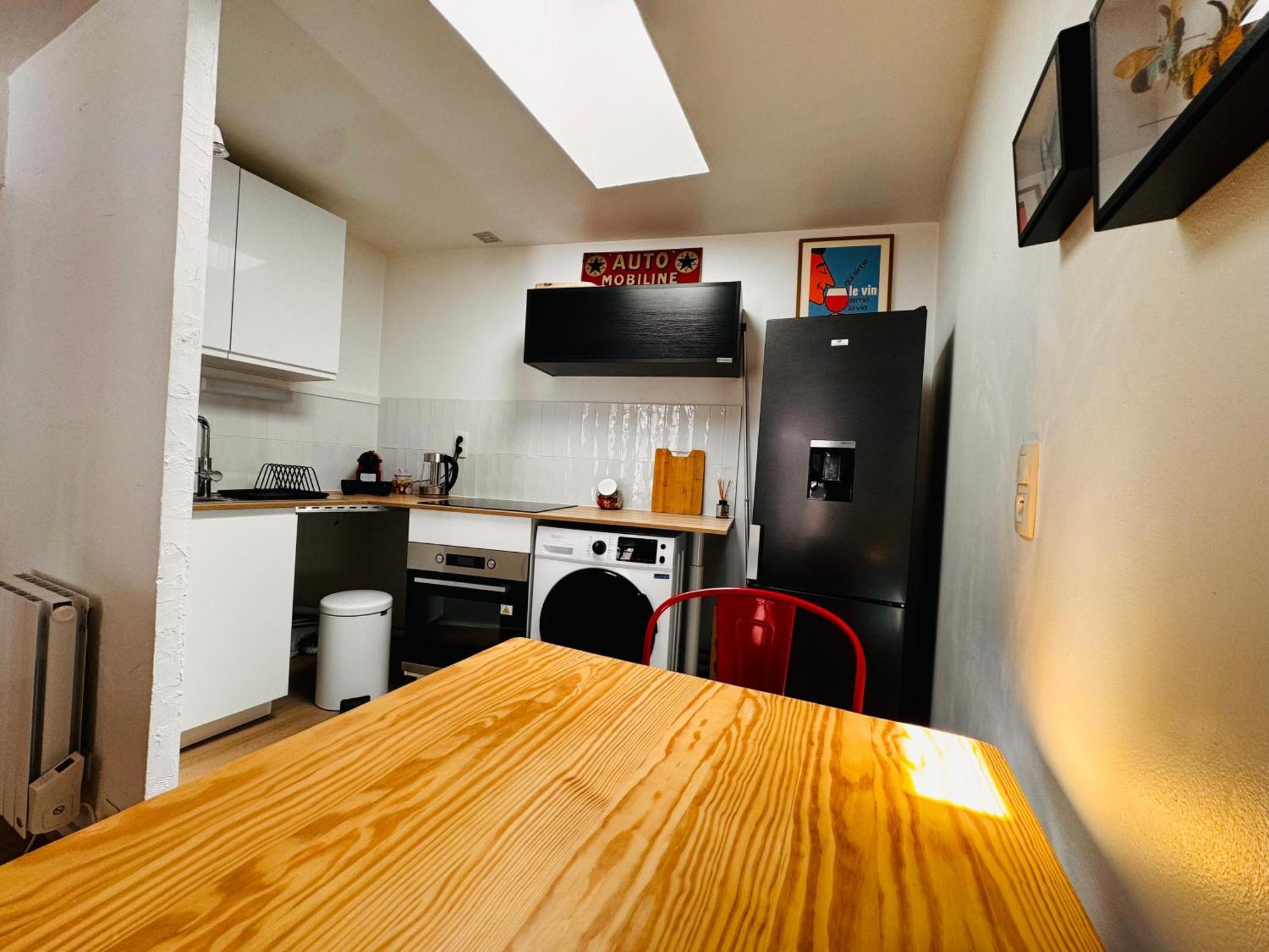 Апартаменты Le Petit Re, Hypercentre, Garage Prive, Terrasse Ньор Экстерьер фото