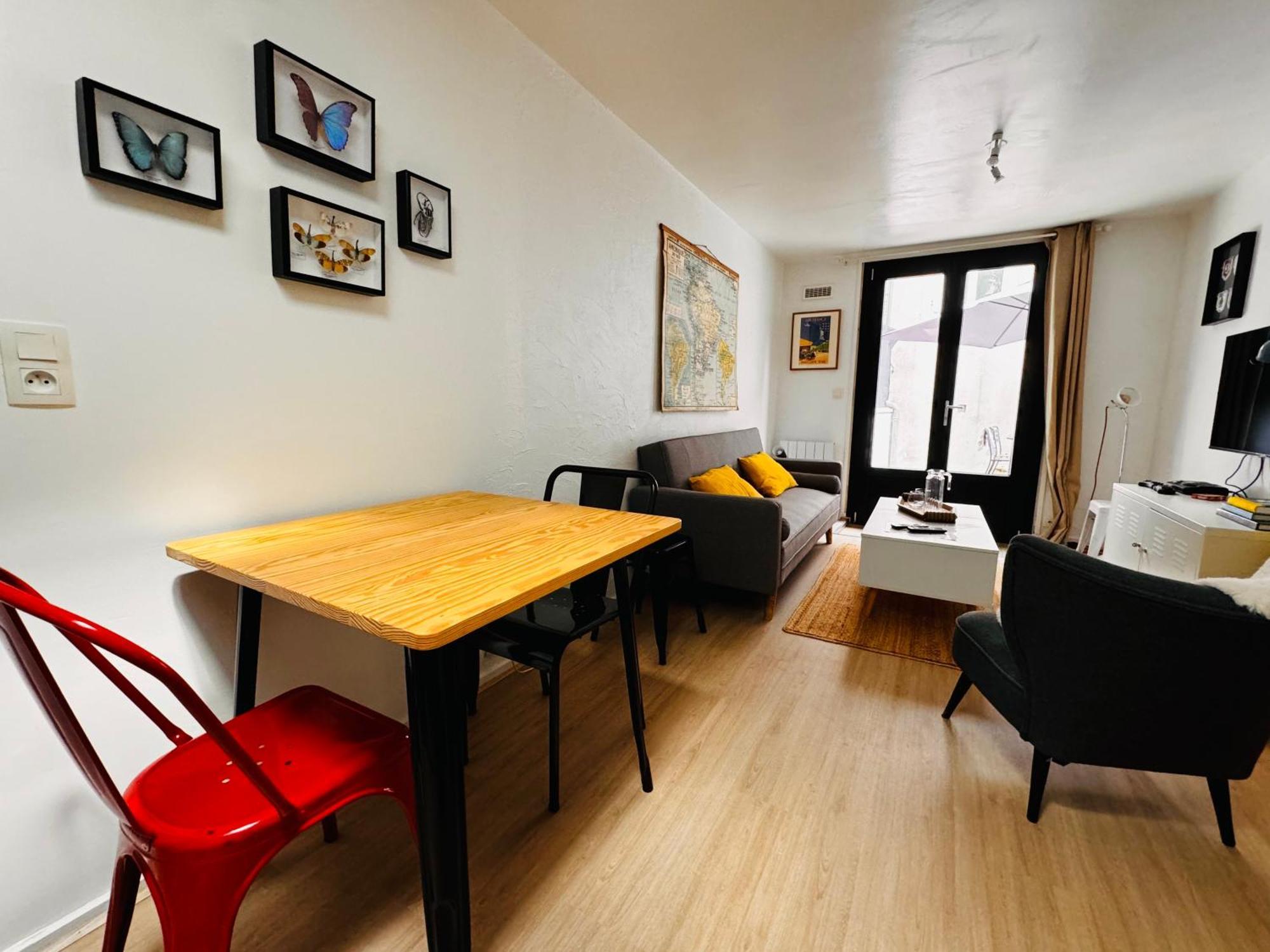 Апартаменты Le Petit Re, Hypercentre, Garage Prive, Terrasse Ньор Экстерьер фото