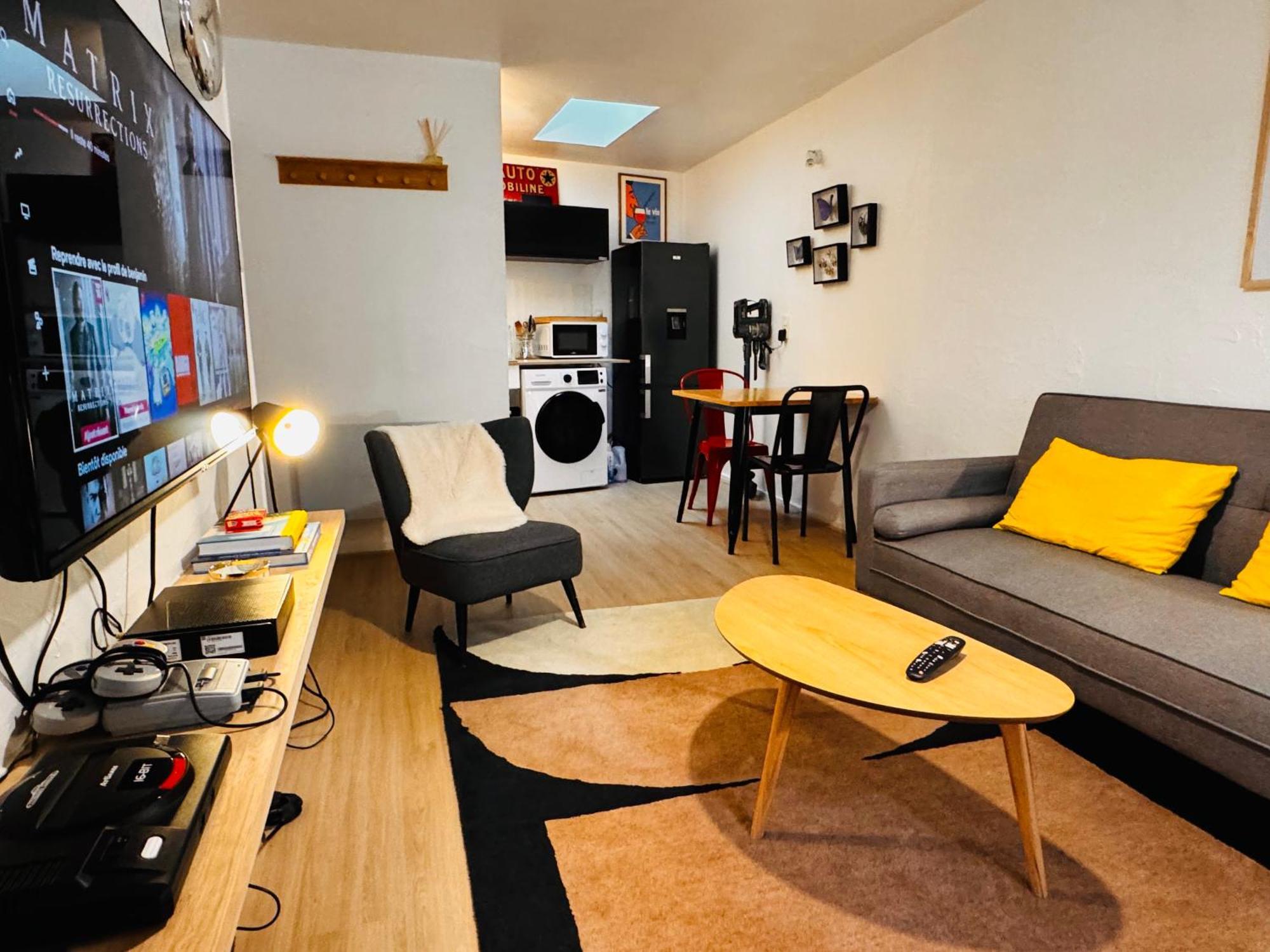 Апартаменты Le Petit Re, Hypercentre, Garage Prive, Terrasse Ньор Экстерьер фото